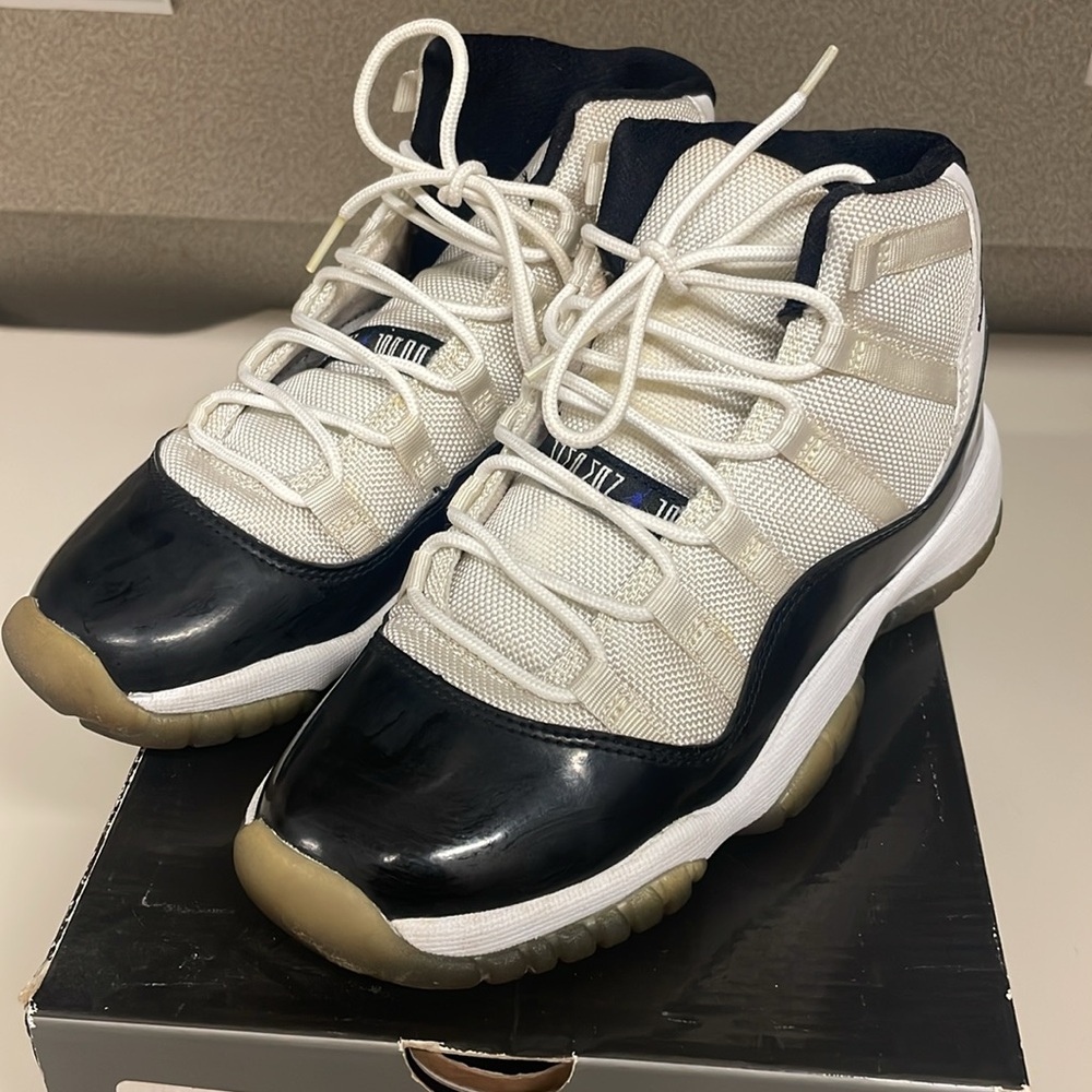 Air Jordan 11 Concord Retro- GS sz 5 (2011 release)